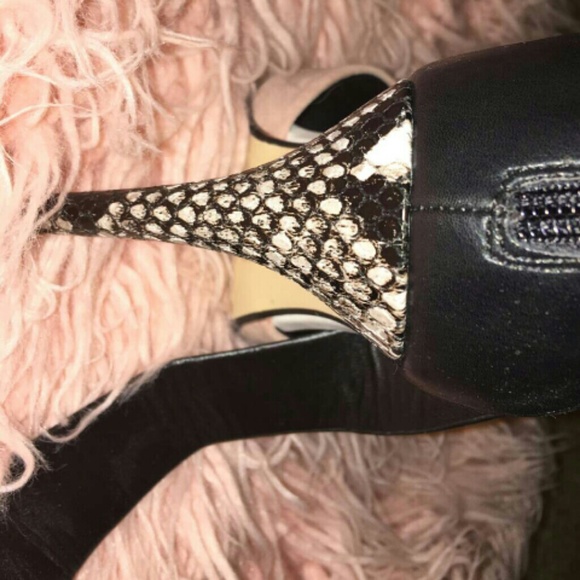 NEW Pointed Toe Blush Snakeskin Heels - Picture 3 of 5